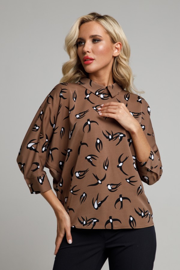 Блуза прямого силуэта с рукавами летучая мышь.