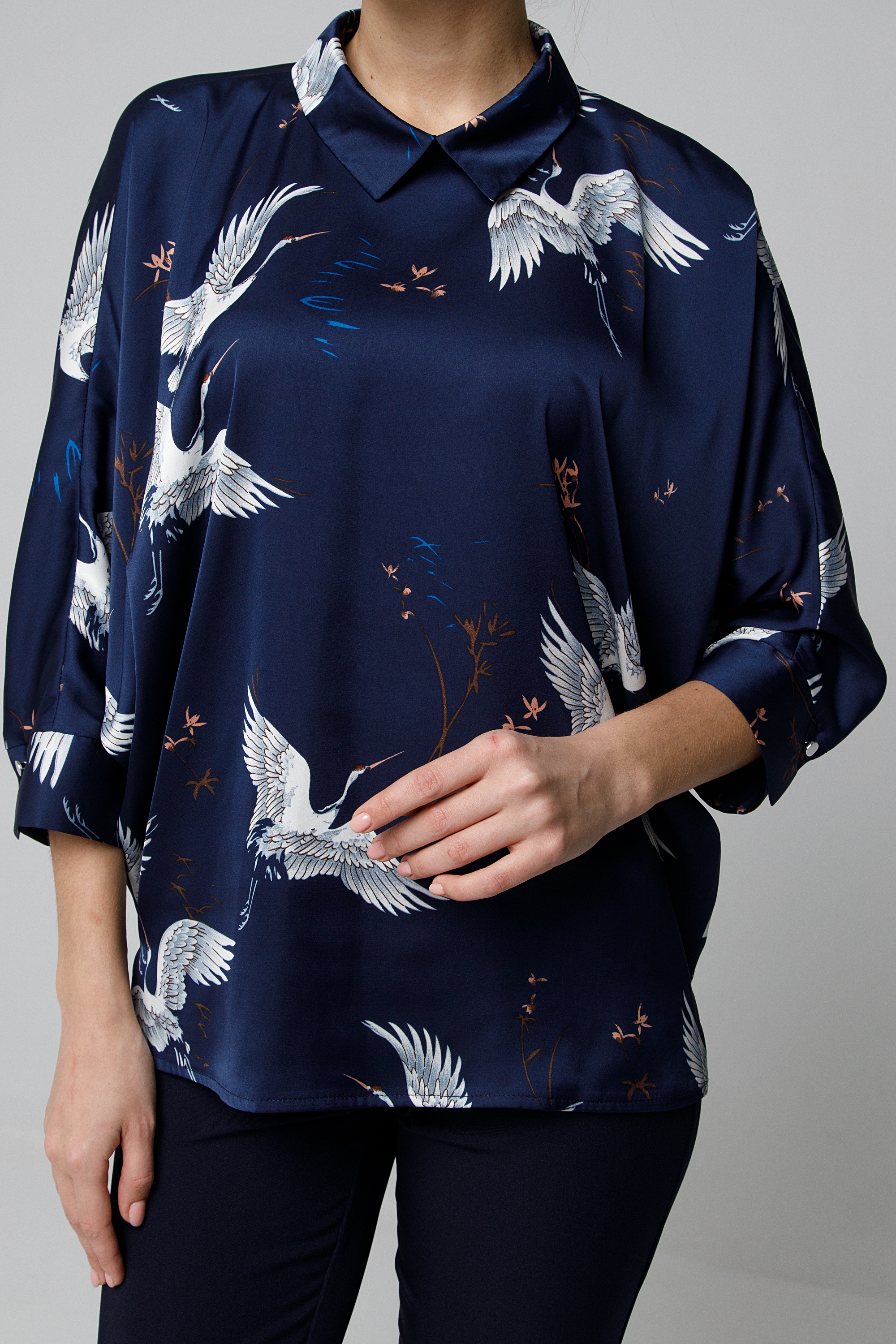 Блуза прямого силуэта с рукавами летучая мышь. 0030-01-27-42-79